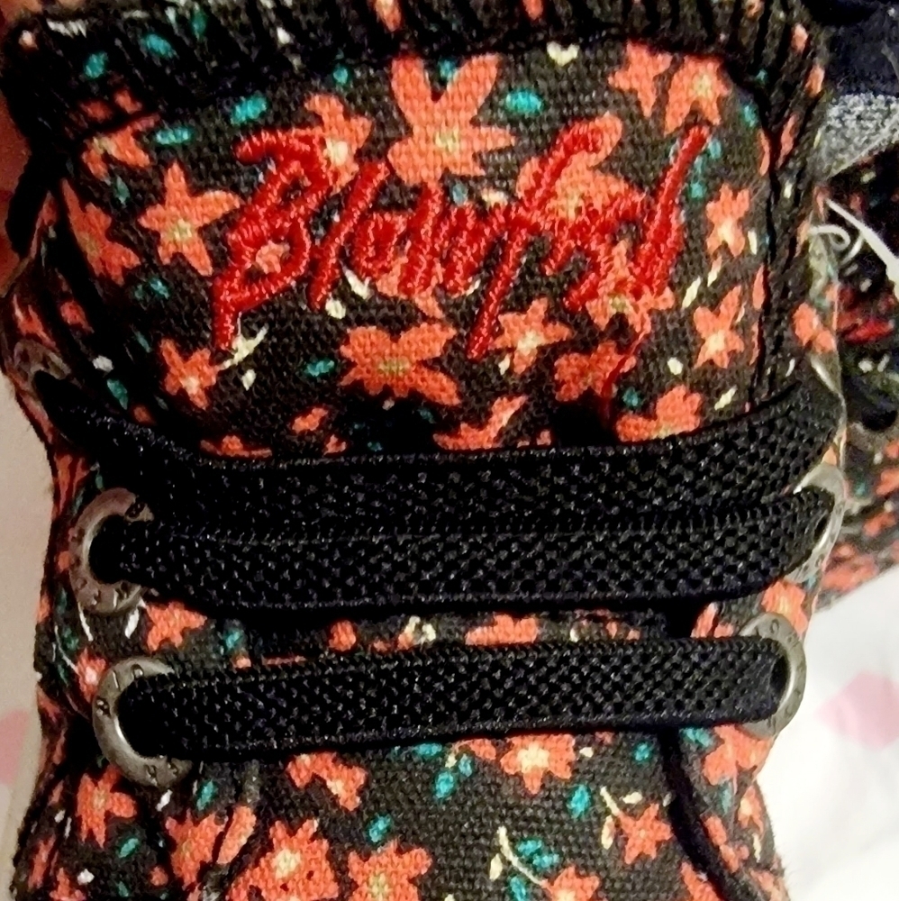 𝅺blowfish toddler shoes - Picture 2 of 8